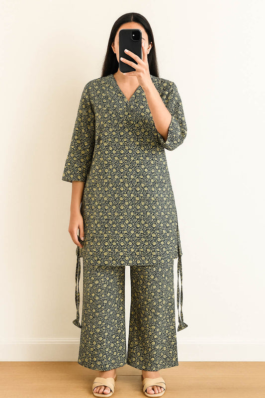 Co-Ord Set V Neck-Creamy on Black